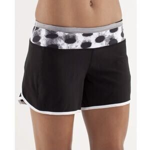 LULULEMON TURBO RUN SHORTS STRETCH BLACK/WHITE/SEASIDE DOT WHITE SIZE 6‎